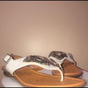 Embellished sandals 💎